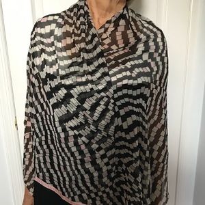 WOMEN'S LARGE SILK GEOMETRIC DESIGN SCARF